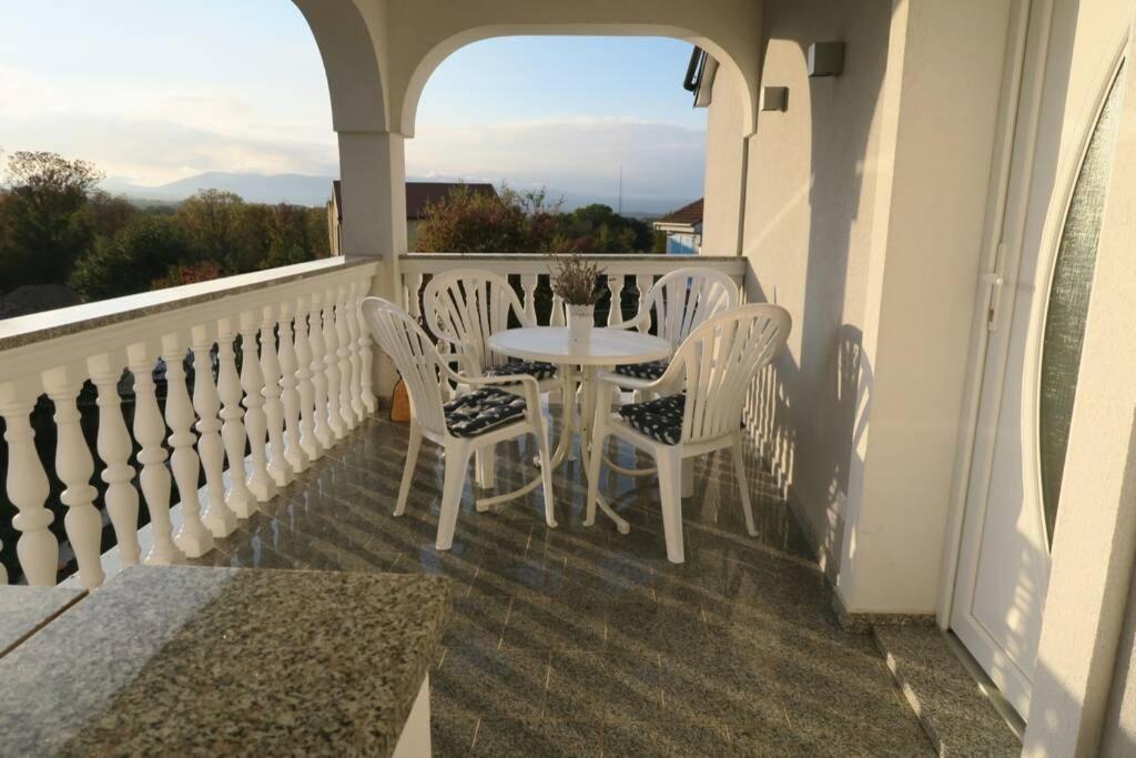 Mitros Apartment Малинска Экстерьер фото